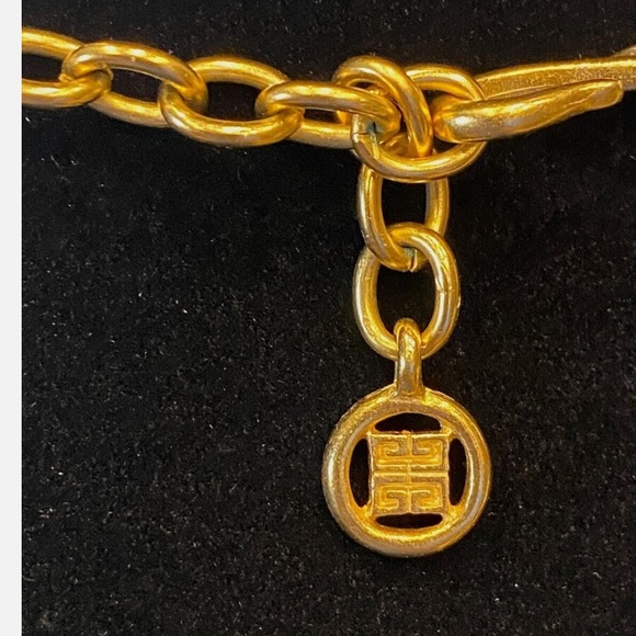 GIVENCHY French Couture Gold plated necklace. - Picture 8 of 10